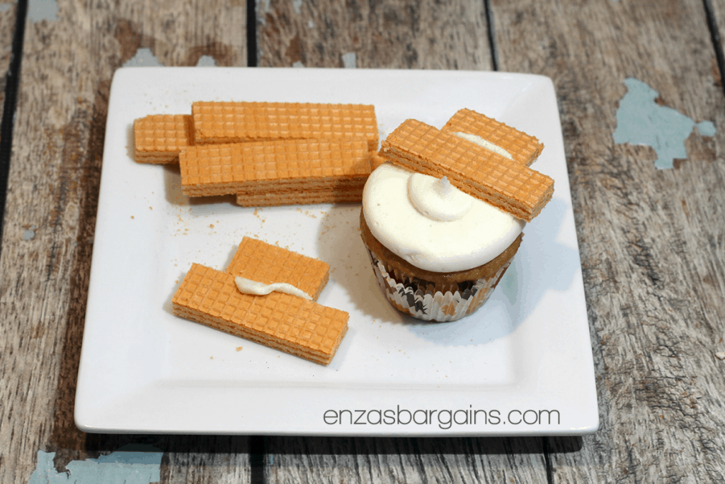 Scarecrow Cupcakes Recipe - The cutest little fall table dessert!