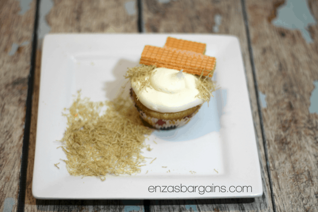 Scarecrow Cupcakes Recipe - The cutest little fall table dessert!