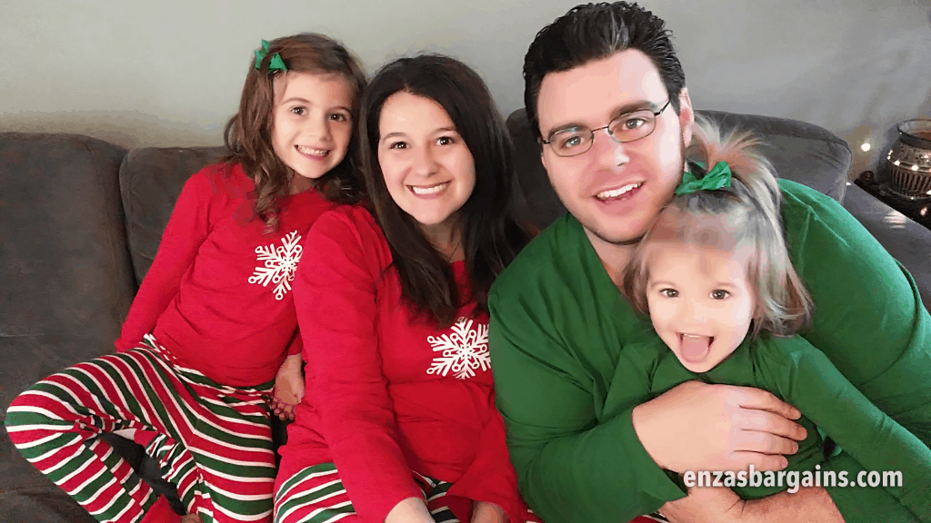 Matching Family Pajamas from Sleepyheads.com. Family Christmas Picture Idea!