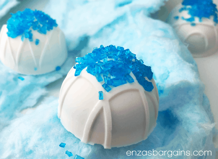 Mint Oreo Balls Covered in White Chocolate Perfect For Frozen!