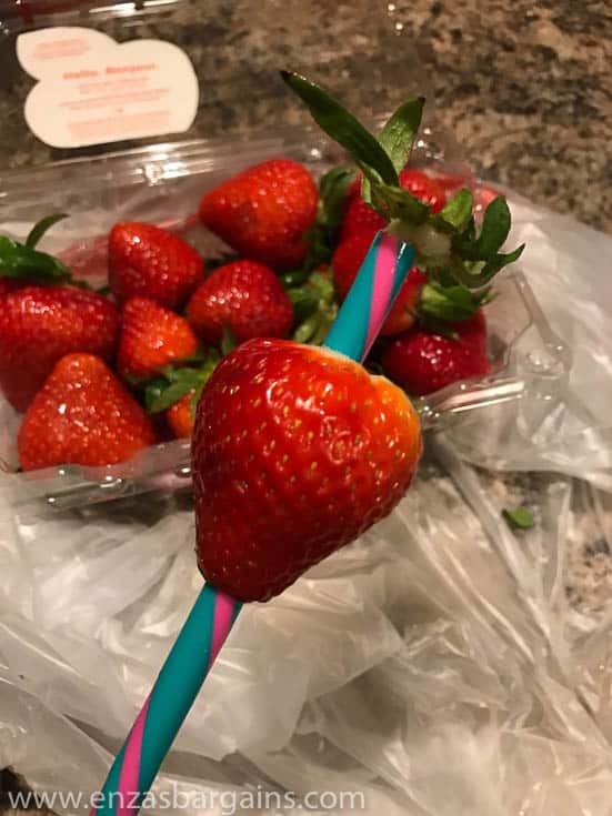 How to keep strawberries fresh for 2 weeks! Rubbermaid FreshWorks Review Making Better Food Choices