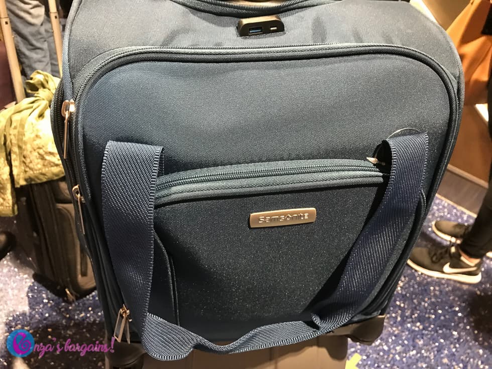 Samsonite Spinner Underseater with USB Port Luggage Review - #EBHolidayGiftGuide