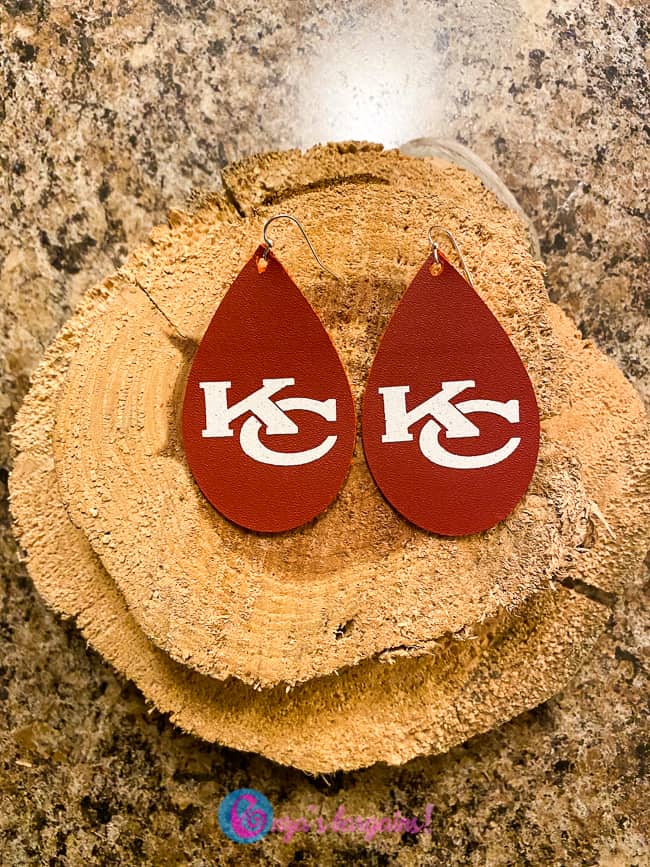 How to Make Cricut Faux Leather Earrings on an Explore Air With Heat Transfer Vinyl